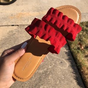 american eagle super cute ruffle sandals!